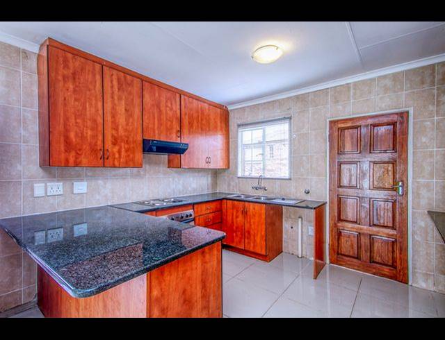 3 BEDROOM TOWNHOUSE RENTED IN RADIOKOP